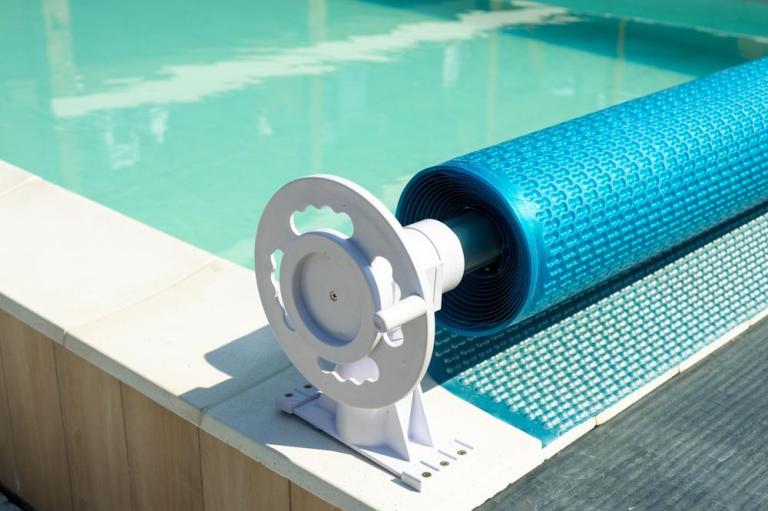 Hivernage de piscine à Bourg-en-Bresse, les gestes essentiels